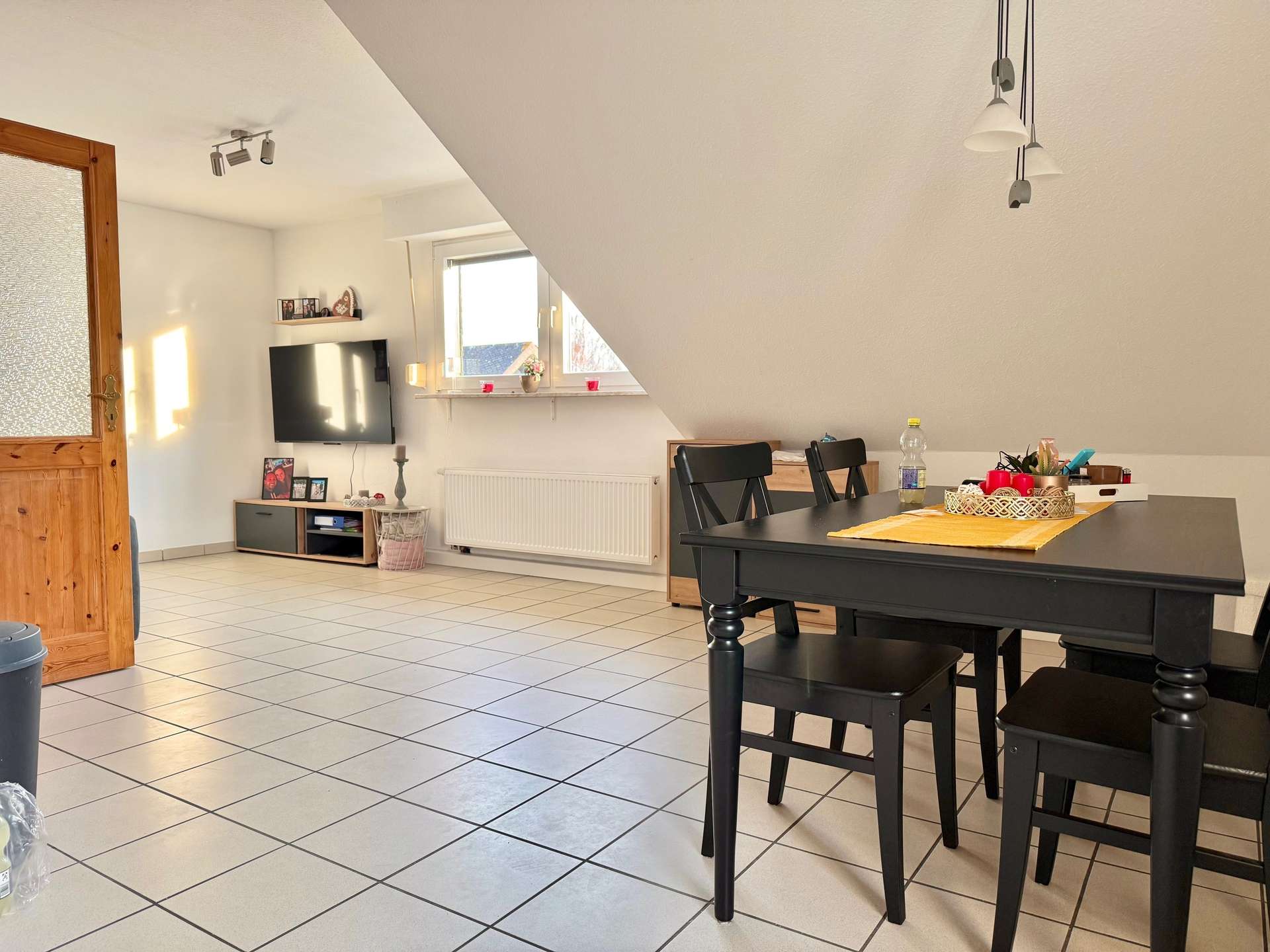 Helle bezahlbare Obergeschosswohnung im sch&ouml;nen Stadtteil Alzheim gelegen